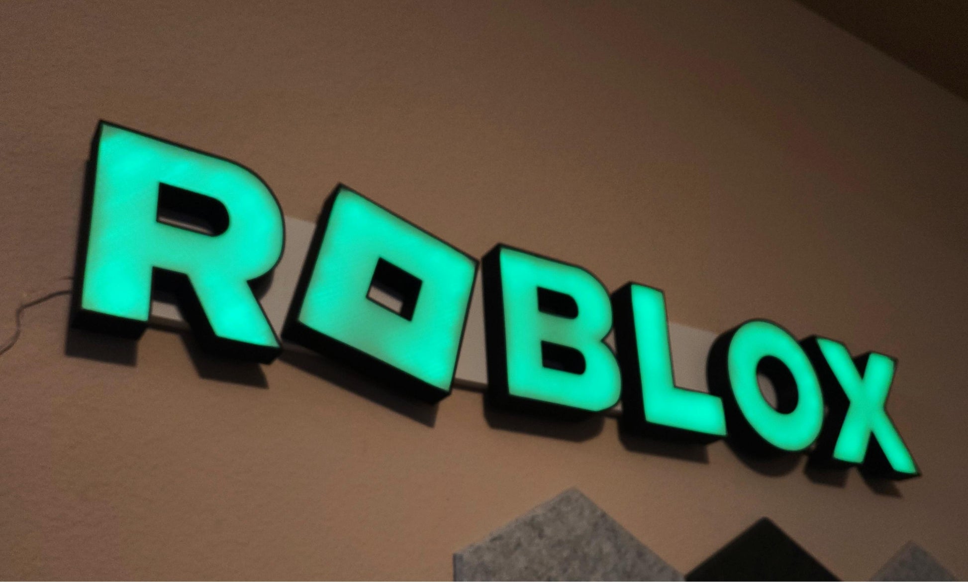 Roblox Wall Light - Large