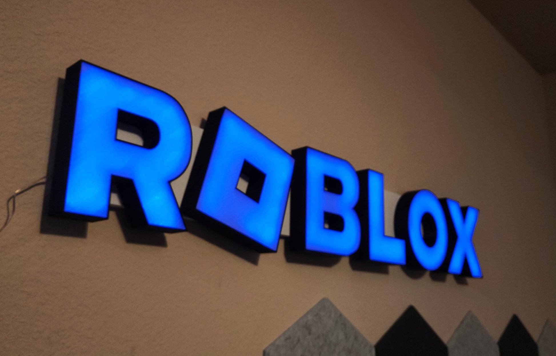 Roblox Wall Light - Large
